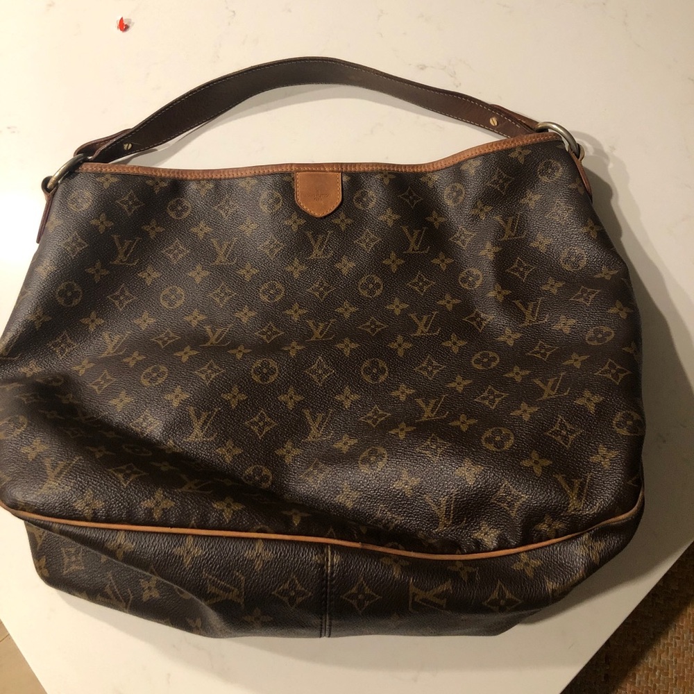 Brown leather delightful Louis Vuitton tote bag!